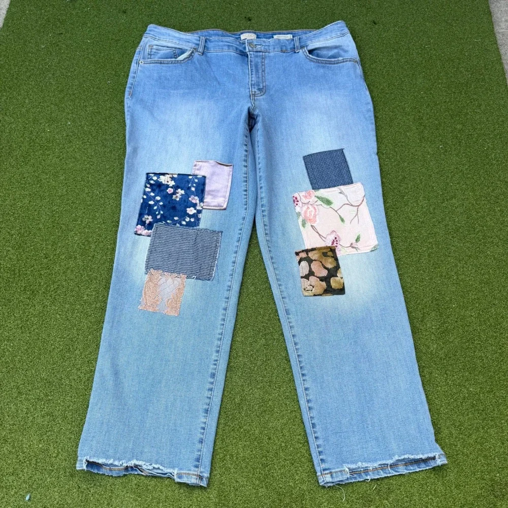 LOGO Lori Goldstein Patchwork Boyfriend Jeans Light Wash Embroidered Size 16 - Picture 1 of 7